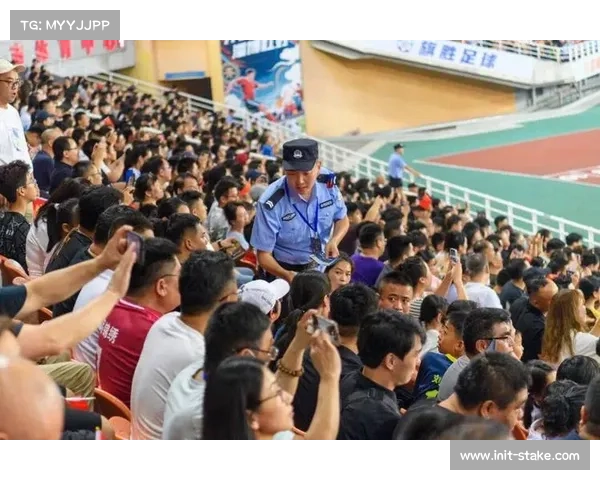 足球流氓问题偶发引发安保措施升级以保障赛场安全稳定 足球流氓问题偶发引发安保措施升级以保障赛场安全稳定