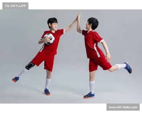 青少年观赛团现场学习，与运动员击掌互动