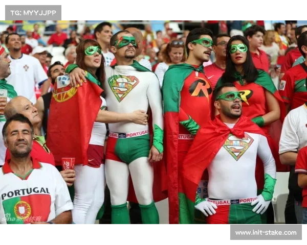 拉齐奥球迷赛前围巾墙,达尼洛进球后指天纪念 拉齐奥球迷赛前围巾墙,达尼洛进球后指天纪念